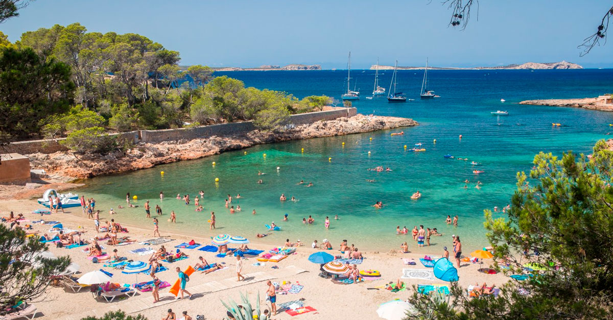 family beach ibiza cala gracio