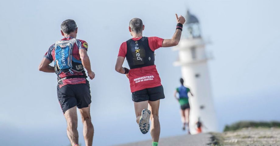 Hombres corriendo en Formentera