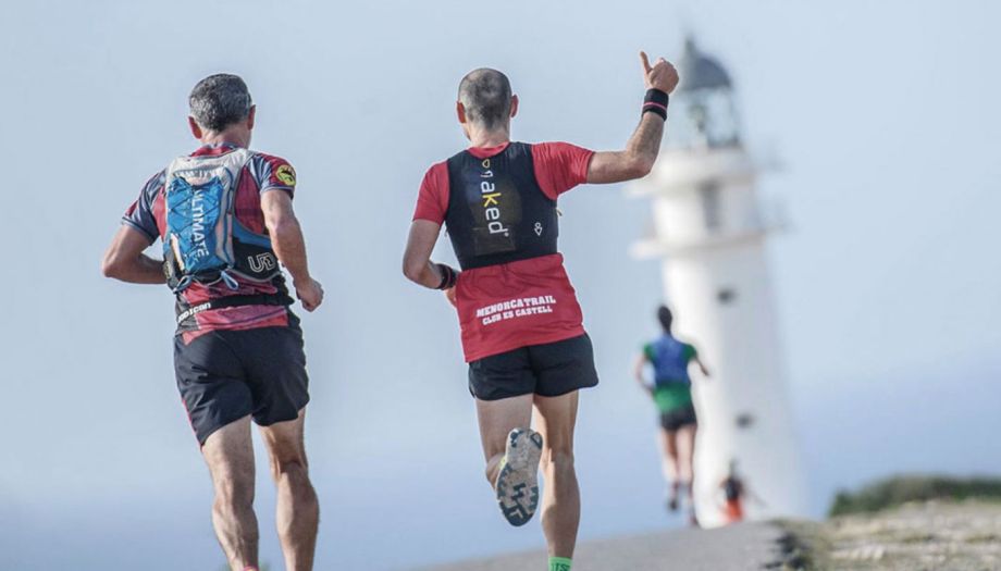 Hombres corriendo en Formentera